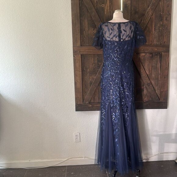 Luxurious Elegant Navy Evening Sequin Plants Detail Mesh Formal Dress - Picture 8 of 13